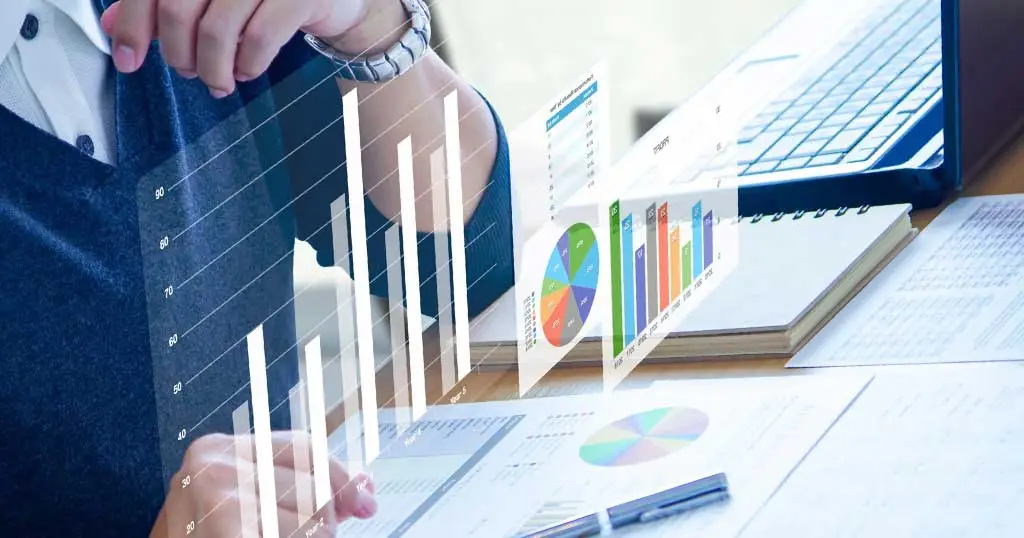 Navigating Business Growth: Choosing Between Qualitative and Quantitative Analysis